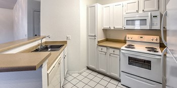 Kitchen at Bella Vita in Bullhead City, AZ - Photo Gallery 5