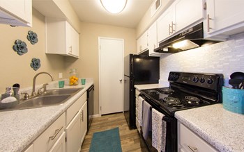 Kitchen at River Oaks Apartments in Tucson, AZ - Photo Gallery 4