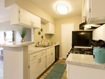 Kitchen at River Oaks Apartments in Tucson_AZ_3 - Photo Gallery 11