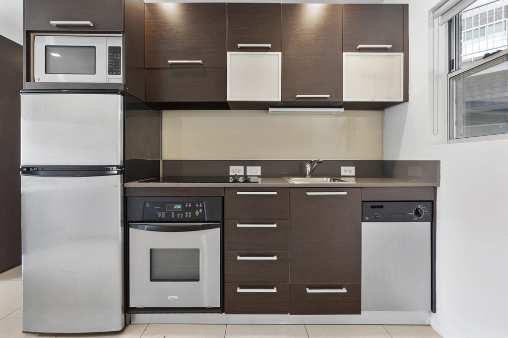 Kitchen at The Regency Apartments in Tempe AZ Nov 2020 (3)