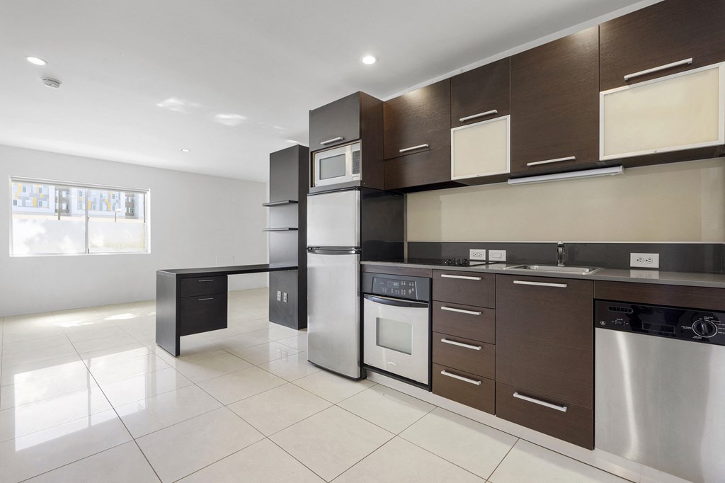 Kitchen at The Regency Apartments in Tempe AZ Nov 2020 (4)