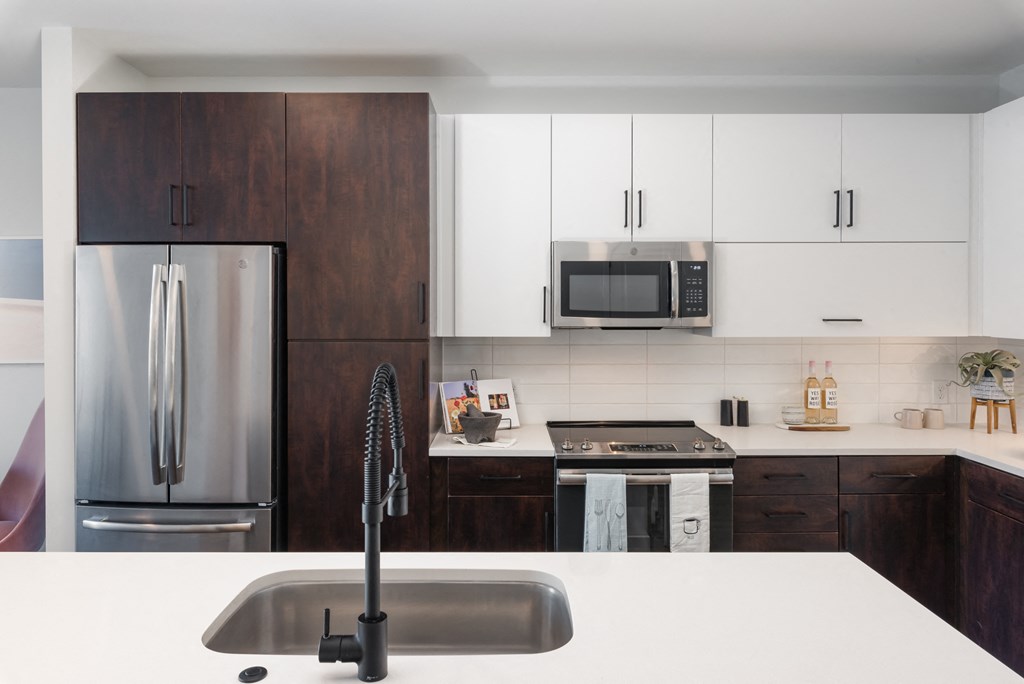 Kitchen at Trovita Rio Apartments in Tempe AZ June 2021 (2)