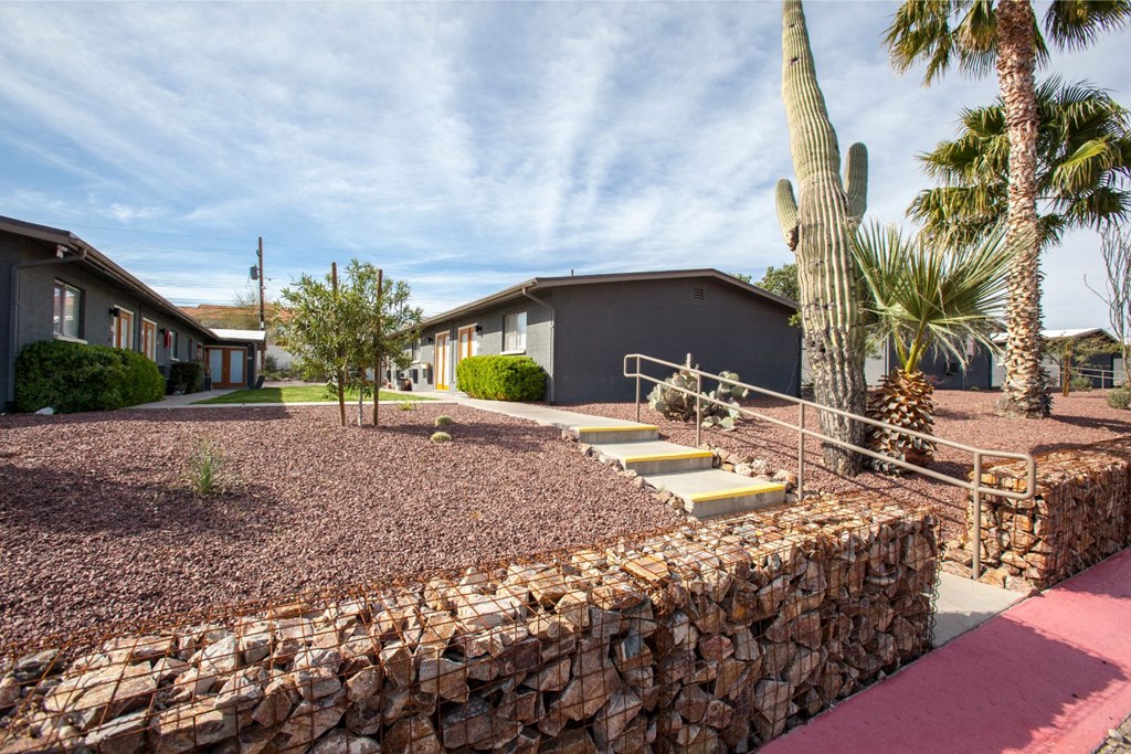 Landscaping at Zona Village Apartments in Tucson, AZ