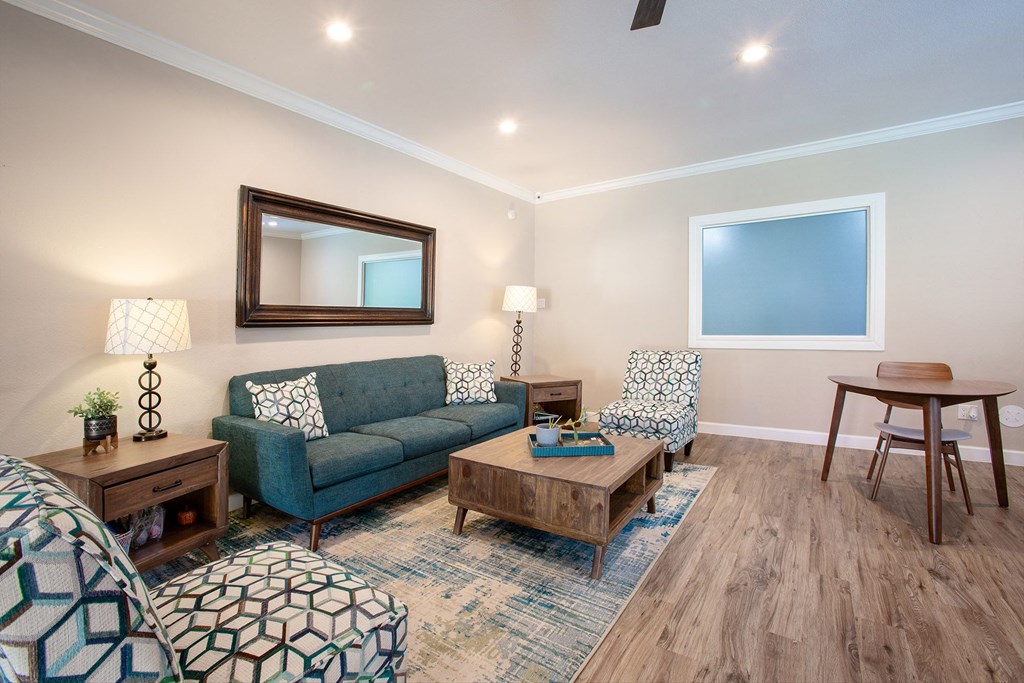 Leasing Area lounge at Stony Creek Apartments in Austin