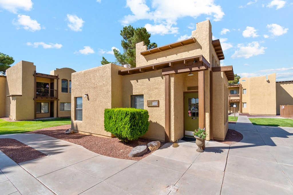 Leasing Office at Copper Ridge Apartments in Kingman Arizona