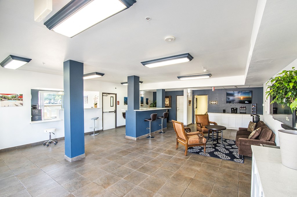 Leasing office lounge area at The Vistas Apartments