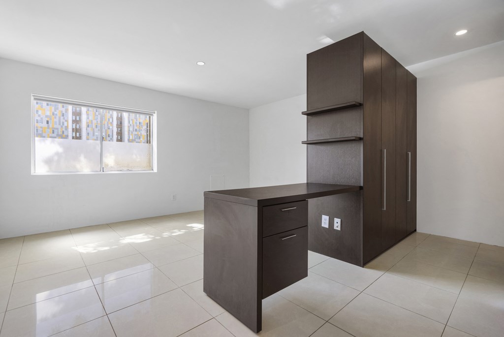 Living room at The Regency Apartments in Tempe AZ Nov 2020 (4)