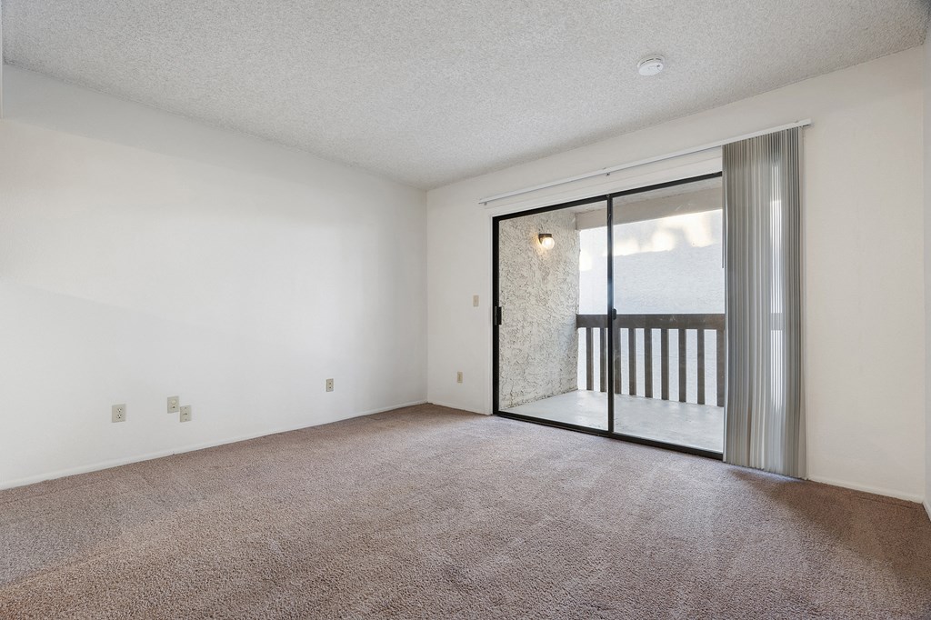 Living room at Townhomes on the Park Apartments in Phoenix AZ Nov 2020 (2)