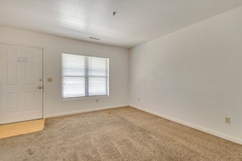 Living Room at Hillside Creek Apartments in Prescott, AZ - Photo Gallery 6