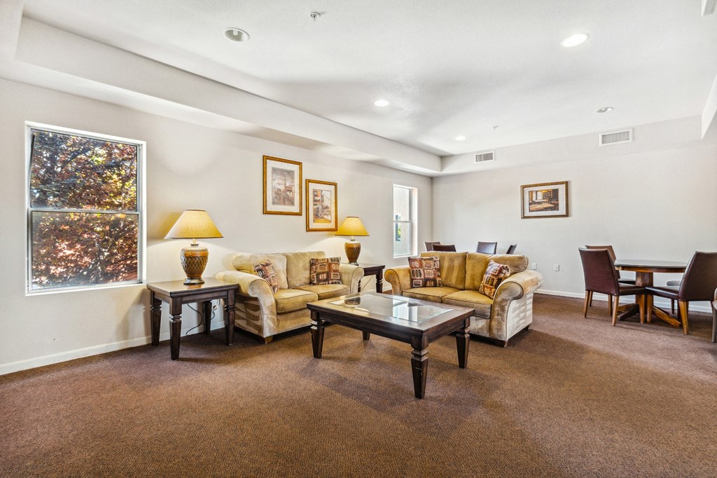Lounge and Seating Area at Somerset Village in Kingman Arizona
