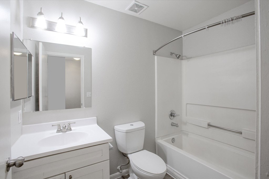 Main Bathroom at The Bluffs at Tierra Contenta Apartments in Santa Fe New Mexico
