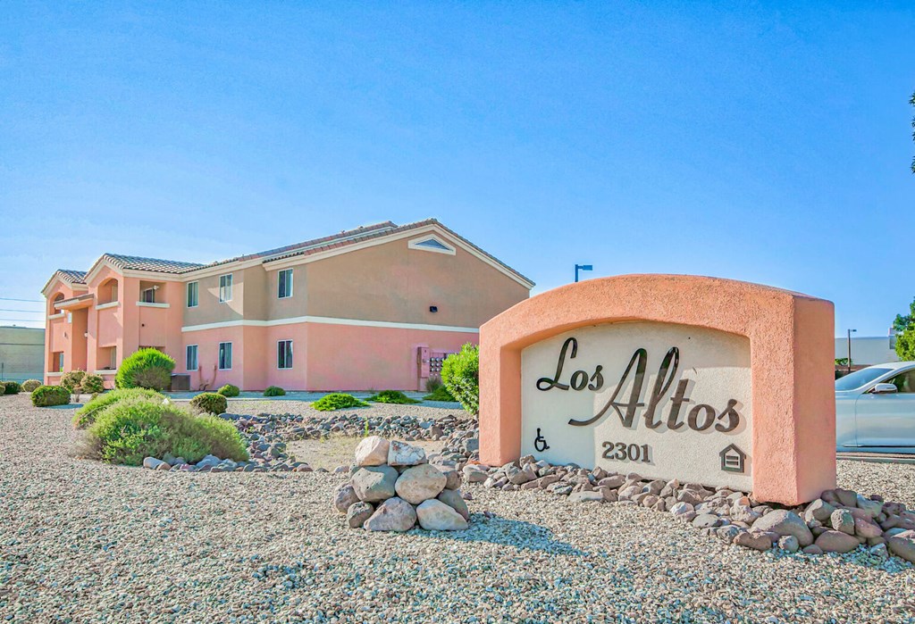 Monument Sign at Los Altos Apartments in Las Cruces