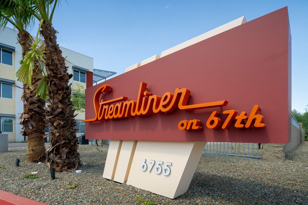 Monument sign of Streamliner 67th in Phoenix Arizona
