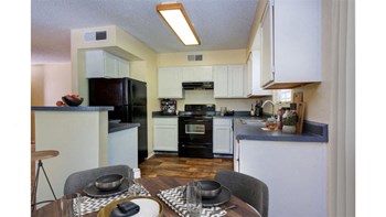 3245 E University Ave 1-3 Beds Apartment for Rent - Photo Gallery 5