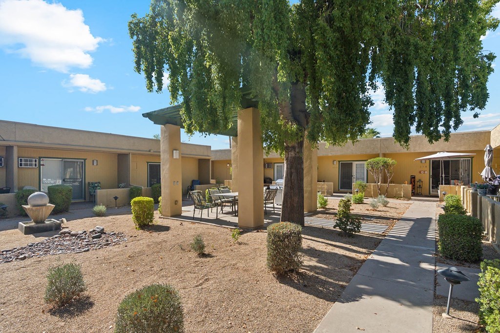 Outdoor Dining Courtyard at SunVilla Apartments in Mesa Arizon