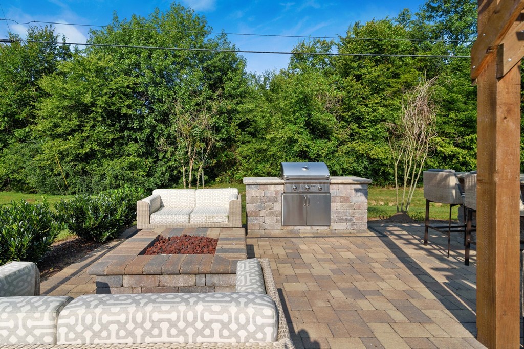 Outdoor Lounge area at Laurel Valley Apartments in Mount Juliet Tennessee March 2021