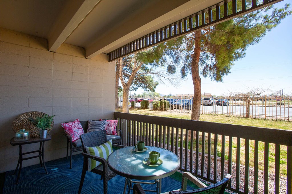 Patio at Los Altos Towers Apartments in Albuquerque NM