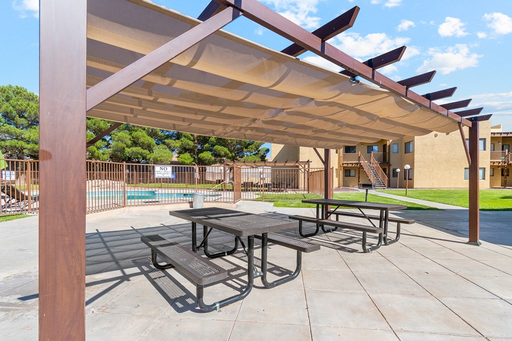 Picnic Area at Copper Ridge Apartments in Kingman Arizona