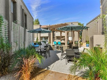 Picnic Area at Olive East Apartments - Photo Gallery 16