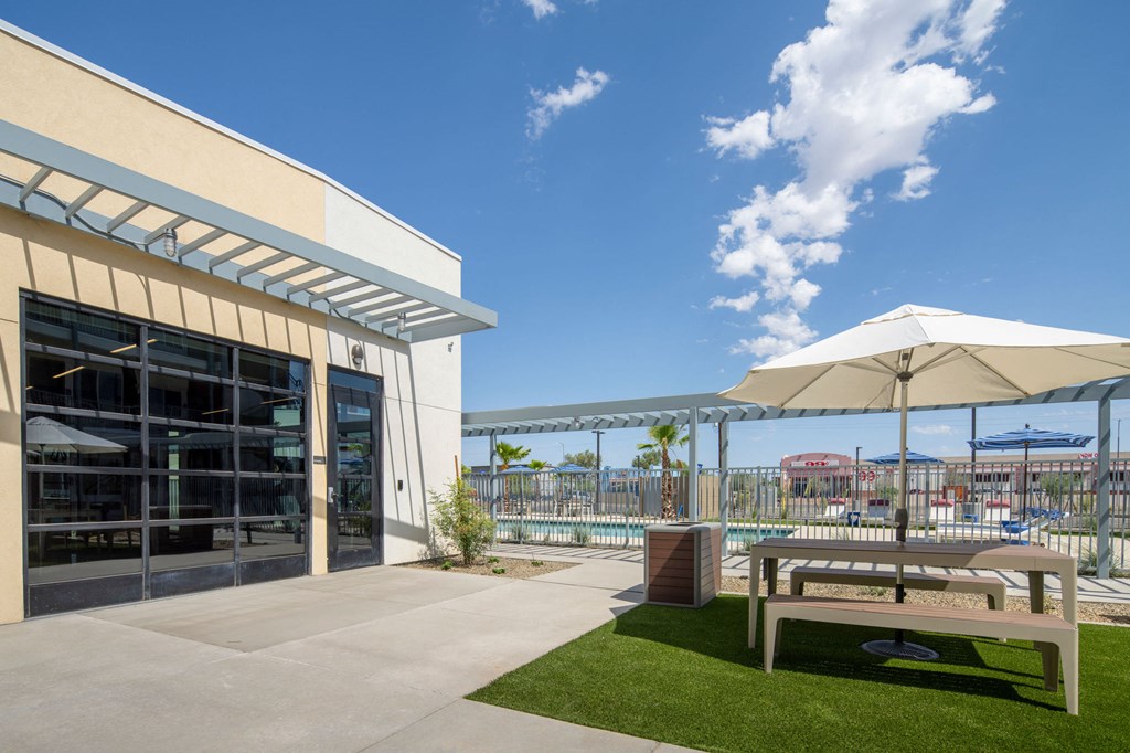 Picnic Area at Streamliner 67th in Phoenix Arizona
