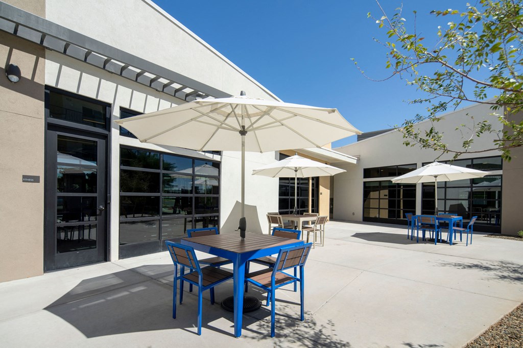 Picnic Areas at Streamliner 16th Apartments in Phoenix
