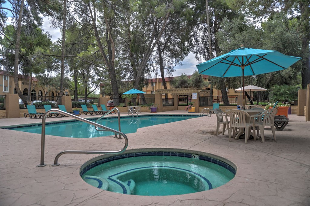 Pool, Pool Patio & Spa at The View At Catalina Apartments in Tucson, AZ
