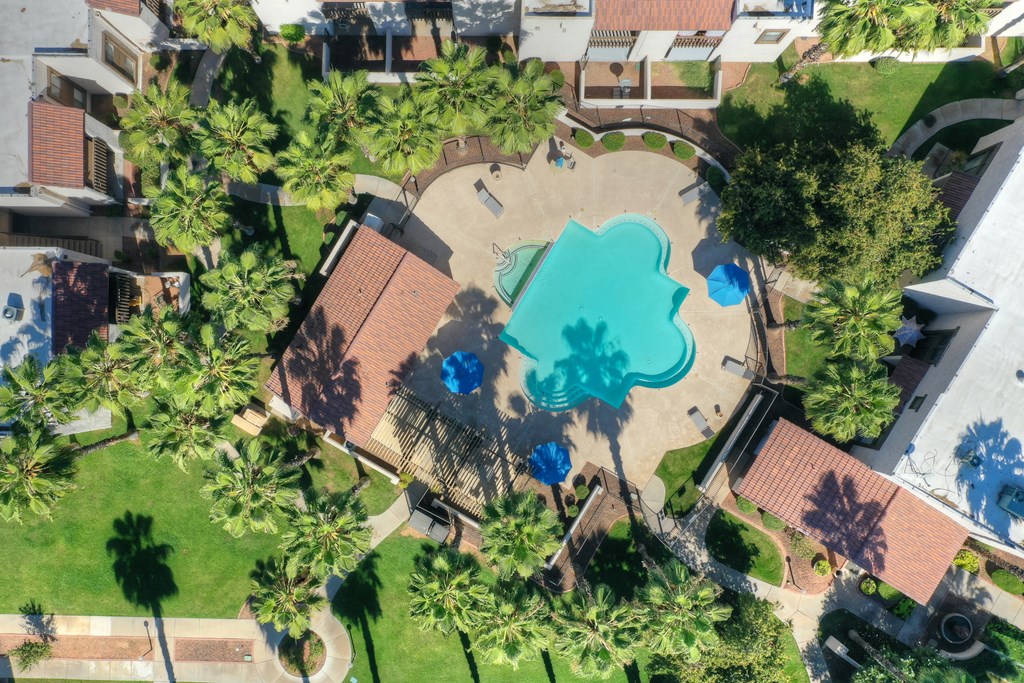 Pool aerial view at Townhomes on the Park Apartments in Phoenix AZ Nov 2020 (2)