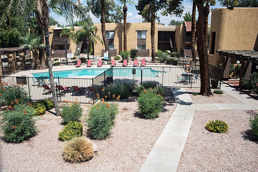 Pool & Pool Patio at Metro Apartments in Phoenix, AZ