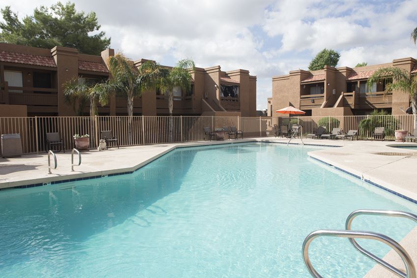 Pool & Pool Patio at Sunset Landing Apartments in Glendale, AZ - Photo Gallery 1