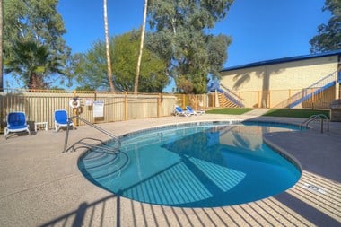 Pool & pool patio at University Manor Apartments in Tucson, AZ