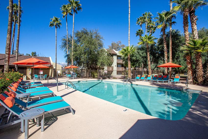 Pool at River Oaks Apartments in Tucson Arizona - Photo Gallery 1