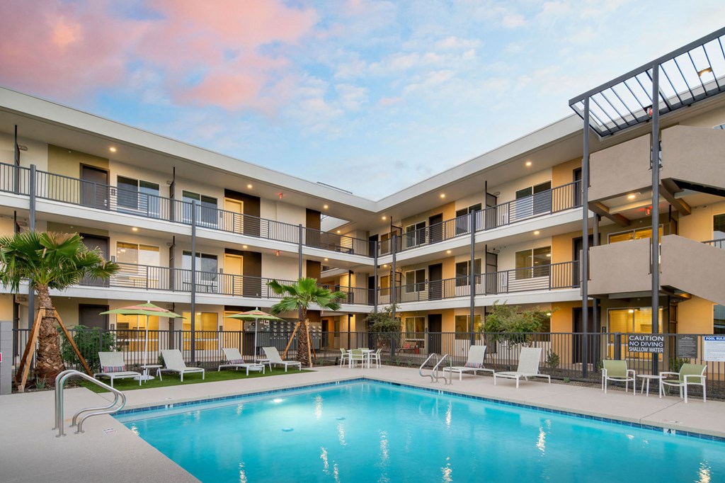 Pool at Streamliner 16th Apartments in Phoenix