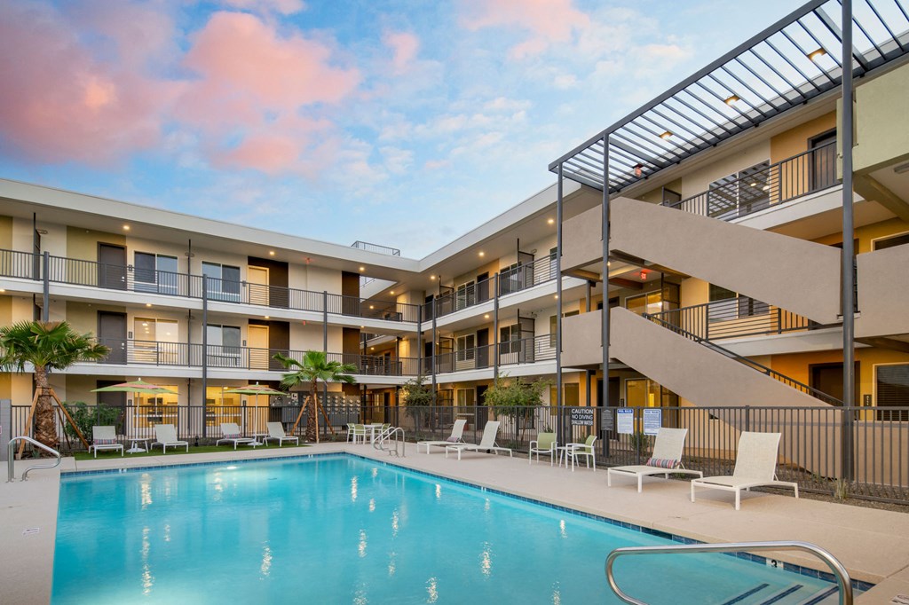 Pool at Streamliner 16th Apartments in Phoenix