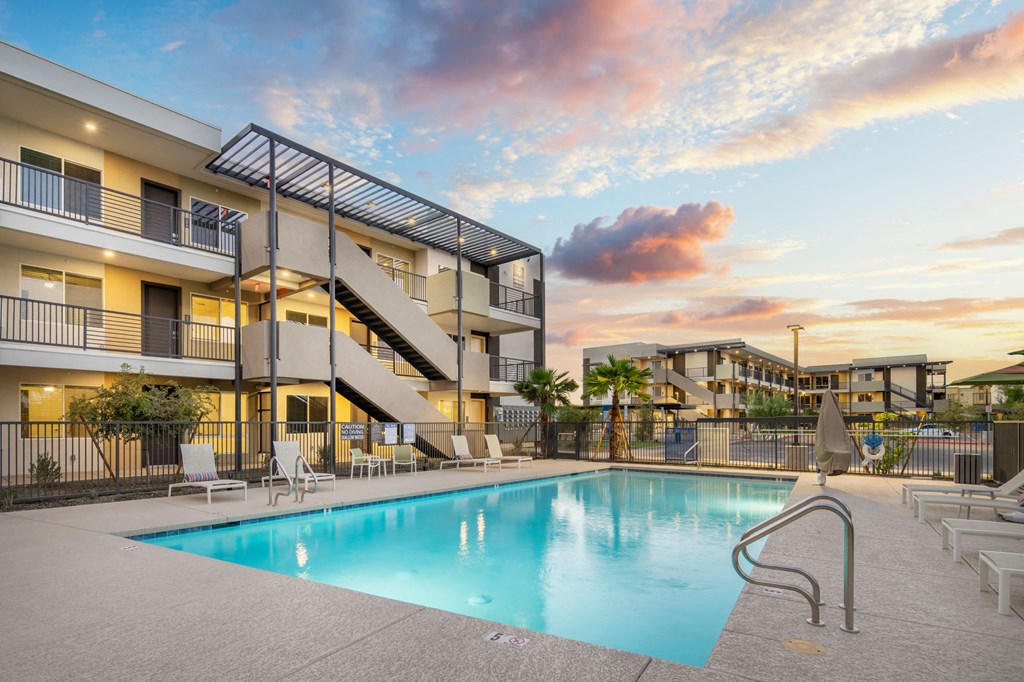 Pool at Streamliner 16th Apartments in Phoenix