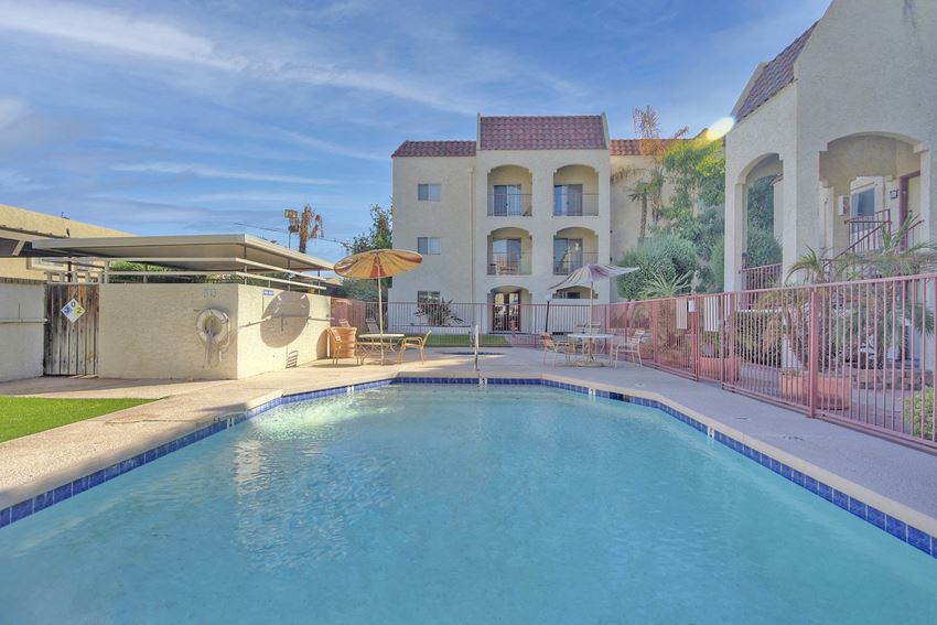 Pool at University Park Apartments in Tempe AZ Nov 2020 - Photo Gallery 1