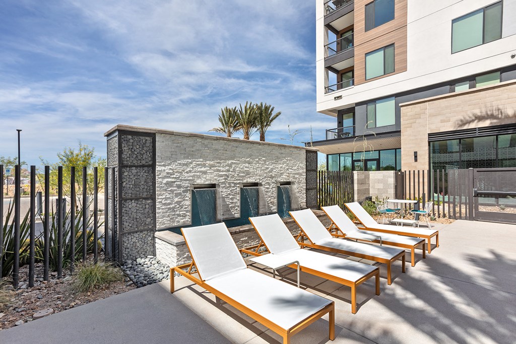 Pool patio at Trovita Rio Apartments in Tempe AZ June 2021 (2)