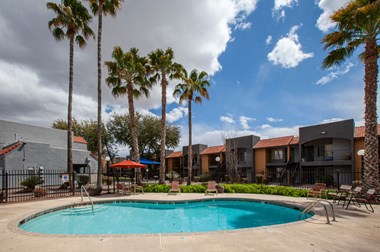 Pool pool patio at Casa Bella Apartments in Tucson AZ 4-2020
