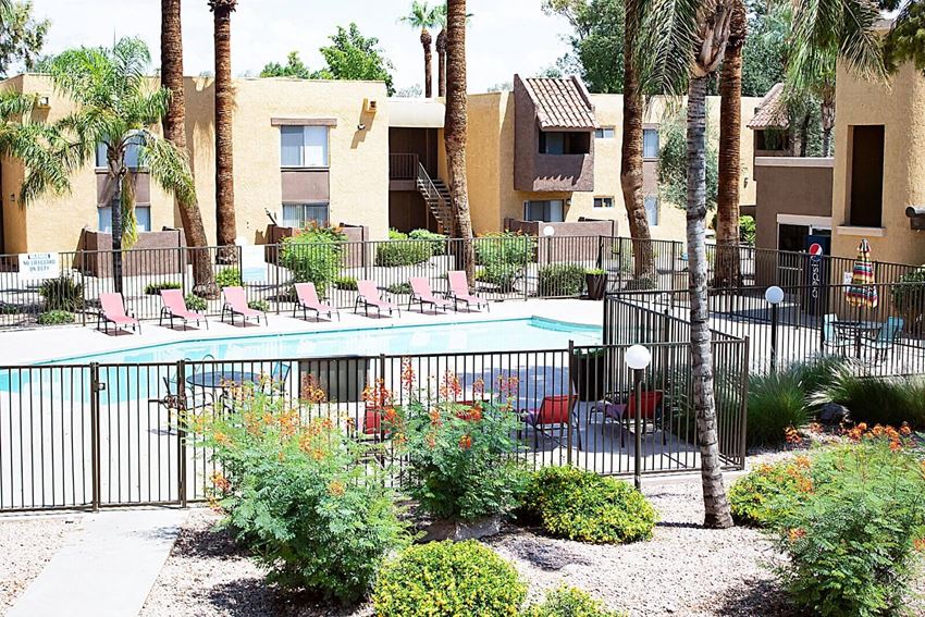 Pool & Pool Patio at Metro Apartments in Phoenix, AZ