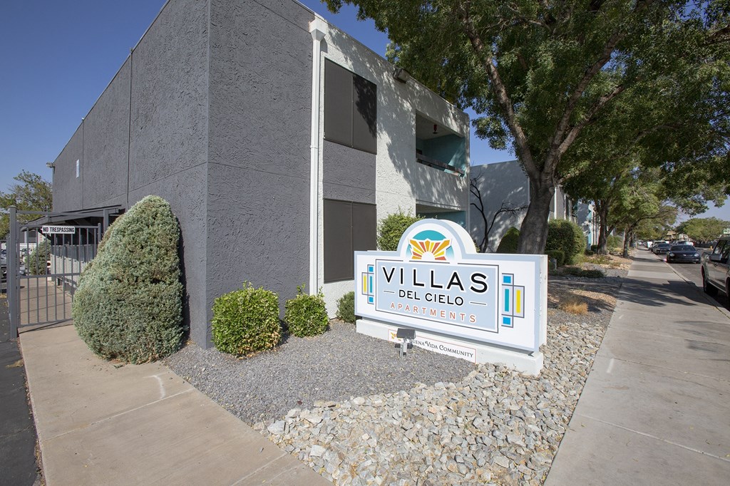 Sign at Villas Del Cielo Aprartments in Albuquerque New Mexico October 2020