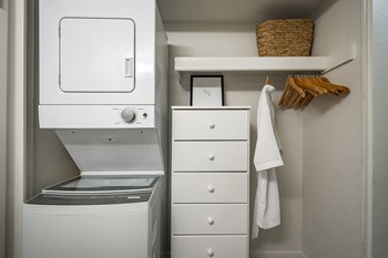 Studio In Unit Washer and Dryer at Polanco Apartments - Photo Gallery 20