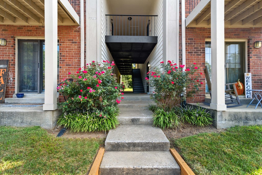 Walkway at Laurel Valley Apartments in Mount Juliet Tennessee March 2021