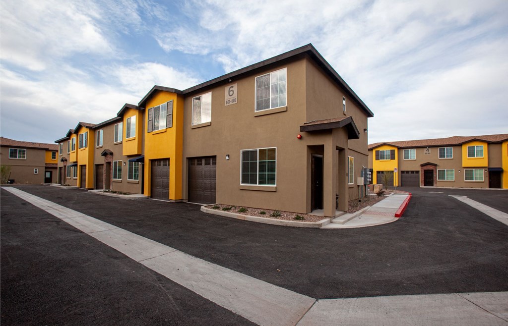 Exterior & Landscaping at San Vicente Luxury Townhomes in Phoenix AZ