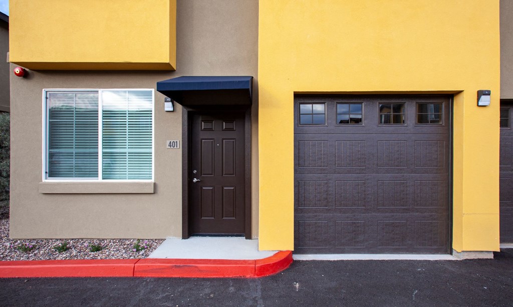 Exterior & Landscaping at San Vicente Luxury Townhomes in Phoenix AZ
