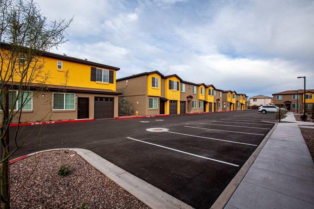Exterior & Landscaping at San Vicente Luxury Townhomes in Phoenix AZ