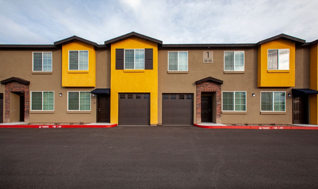 Exterior & Landscaping at San Vicente Luxury Townhomes in Phoenix AZ