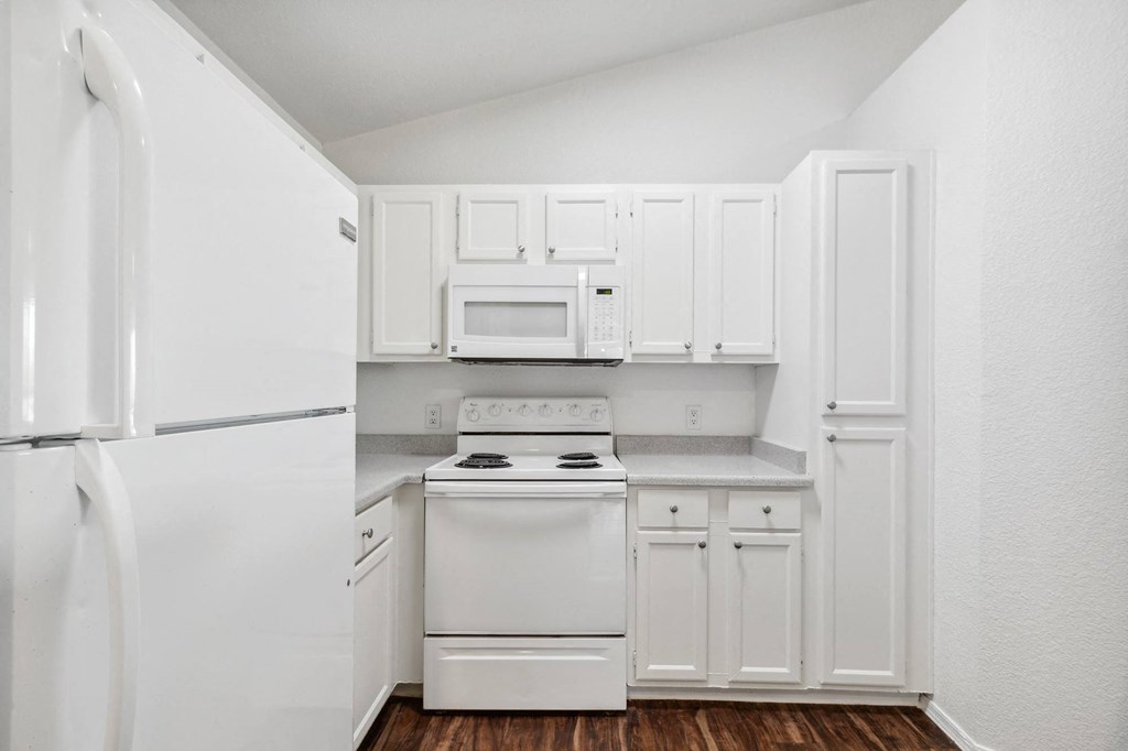 kitchen appliances at Bella Vita Apartments in Bullhead City Arizona 2023.jpg