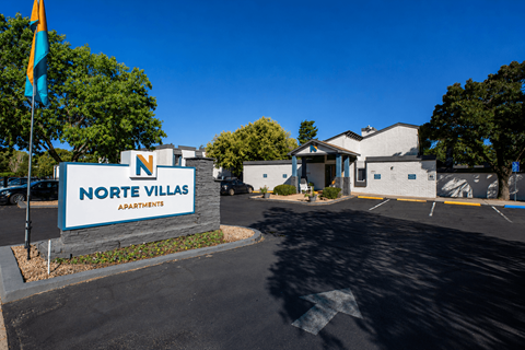 The image shows a sign for NORTE VILLAS APARTMENTS in front of a building.