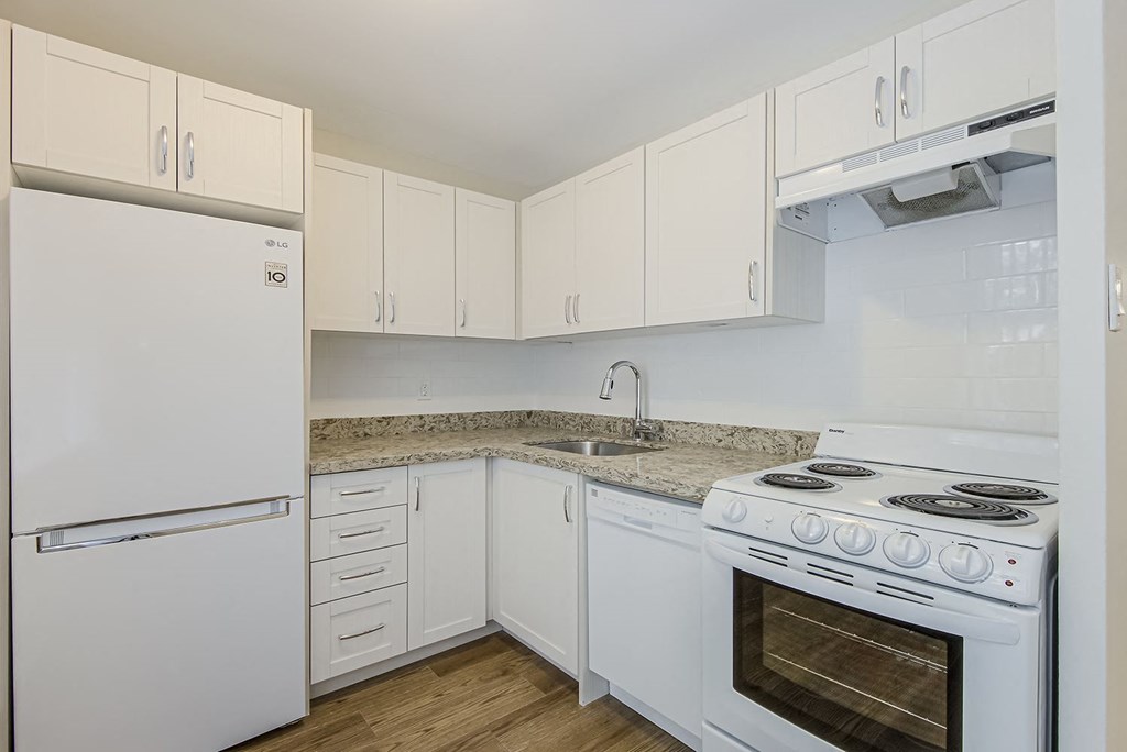 Fully Furnished Kitchen at 107 Redpath, Toronto, CA, M4S 2J9