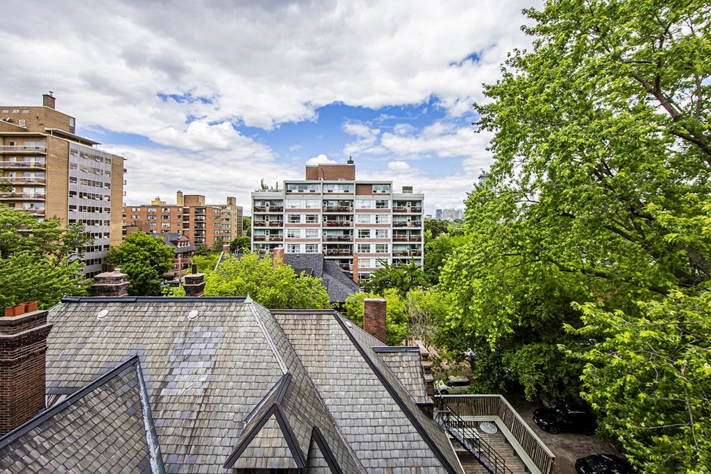 the view from the apartment s roof at 161 St. George, Canada