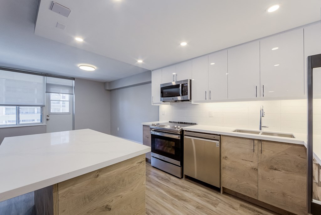 Fully Furnished Kitchen at 70 Park, Mississauga, Canada